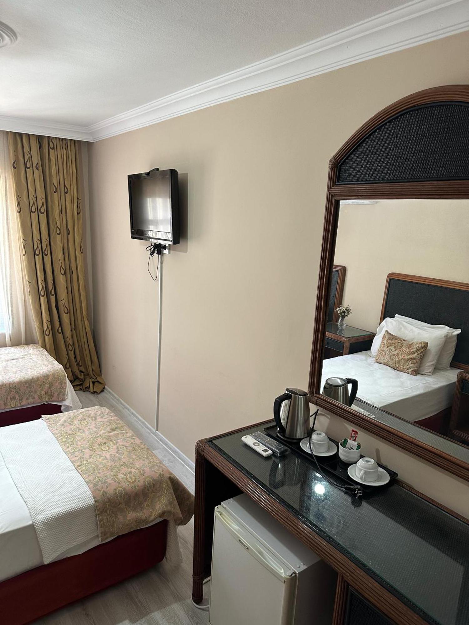 Loost Town Inn Hotel Antalia Esterno foto
