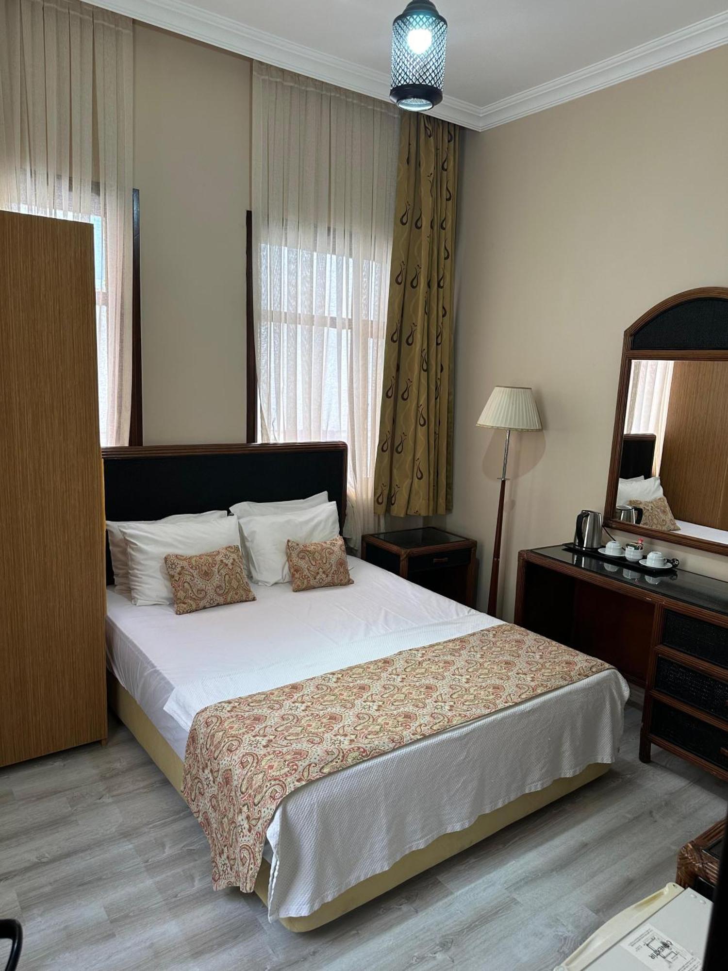 Loost Town Inn Hotel Antalia Esterno foto