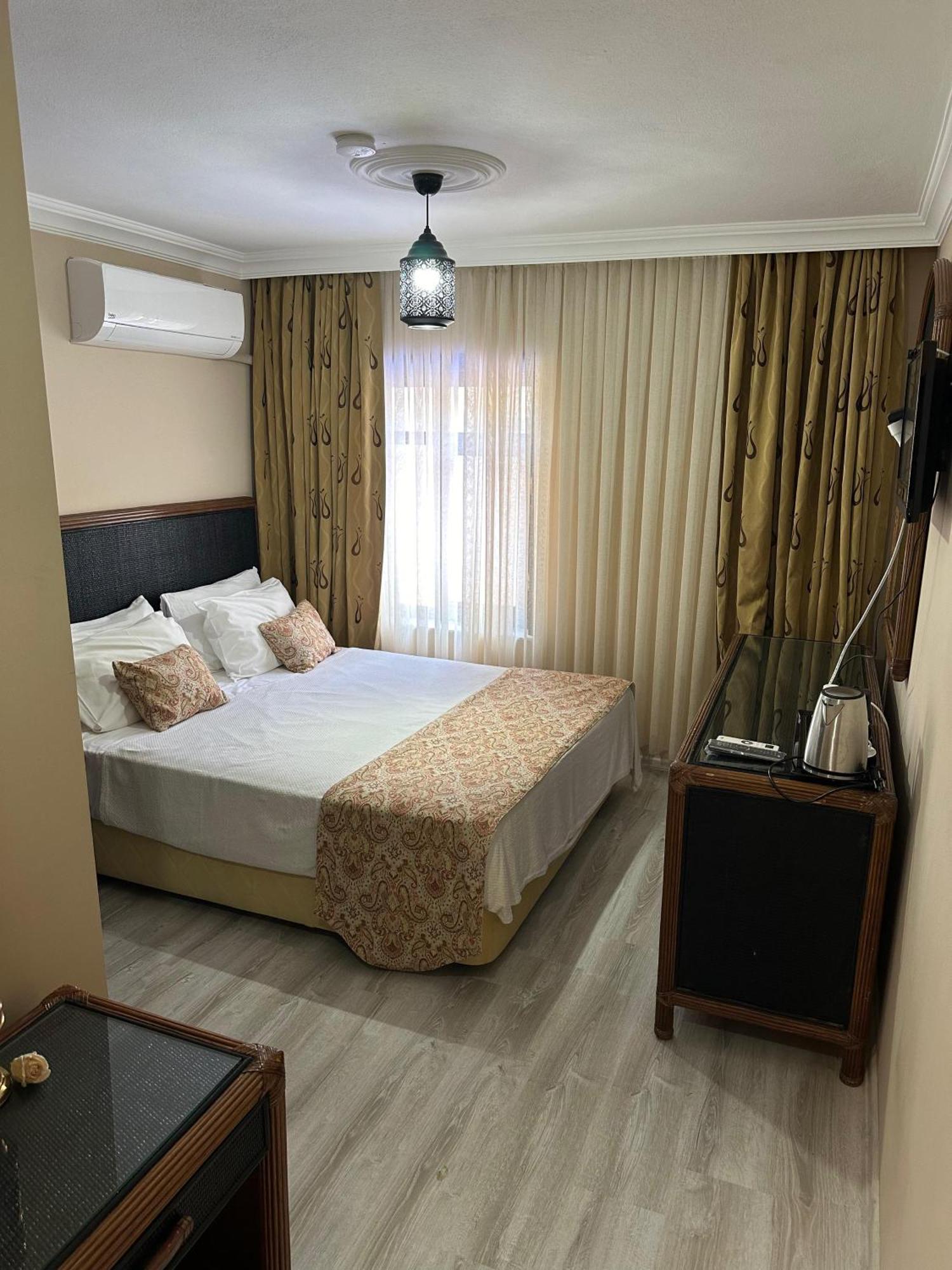 Loost Town Inn Hotel Antalia Esterno foto
